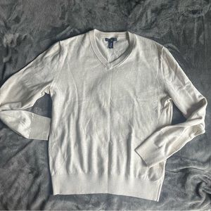 Gap cream v-neck sweater